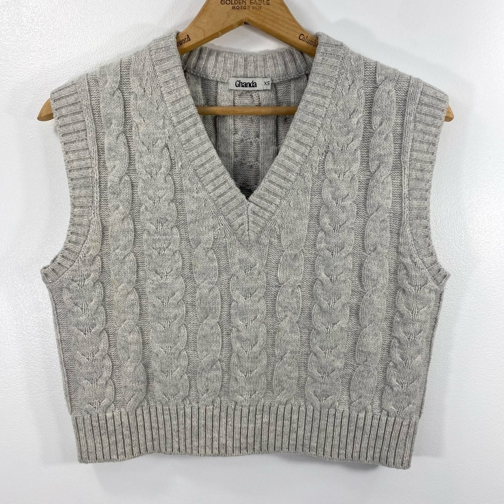 Ghanda Classic Cropped Gray Cable Knit V-neck Wool Cotton Blend Sweater Vest XS